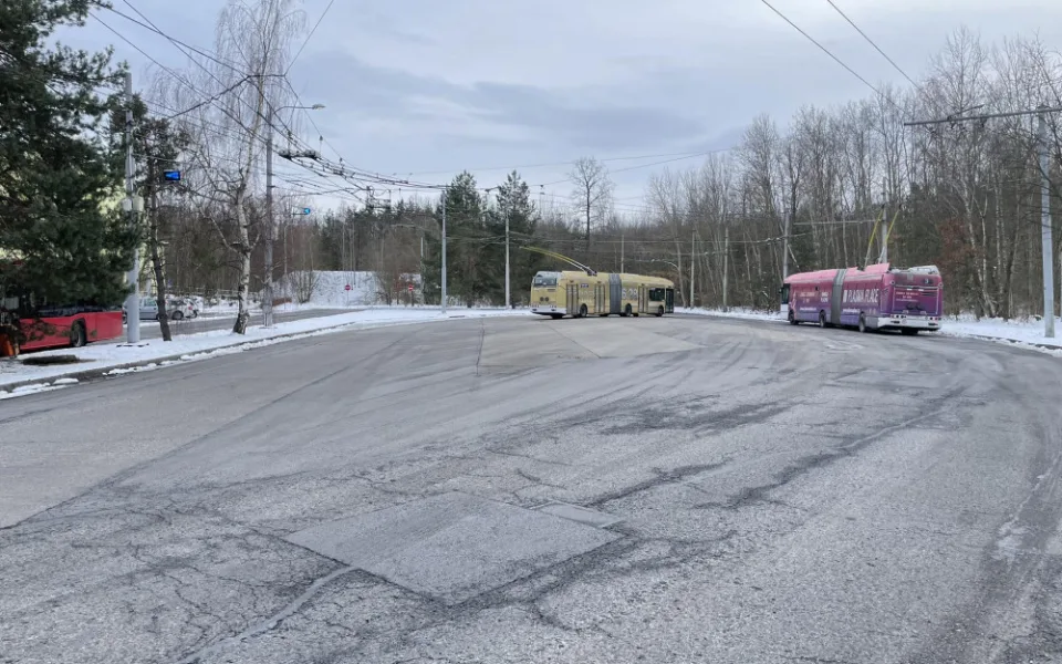 Po Stromovce řeší město parkovací dům na Máji. Točna autobusů ve spodním patře nebude
