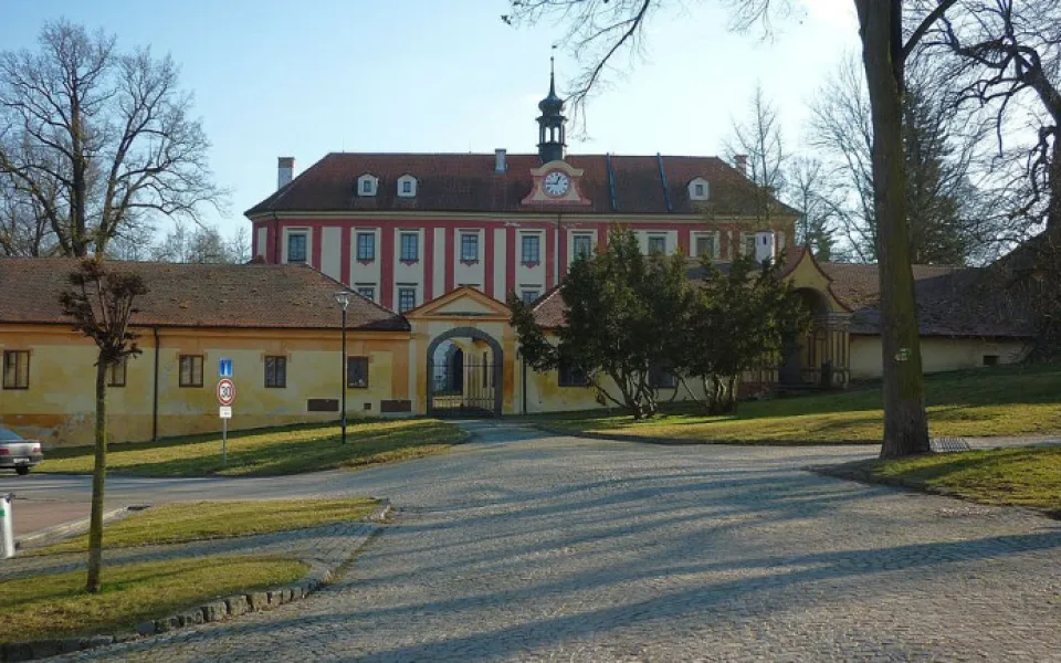 Kvůli možné trestné činnosti zámek v Protivíně, uvedli Seznam zprávy