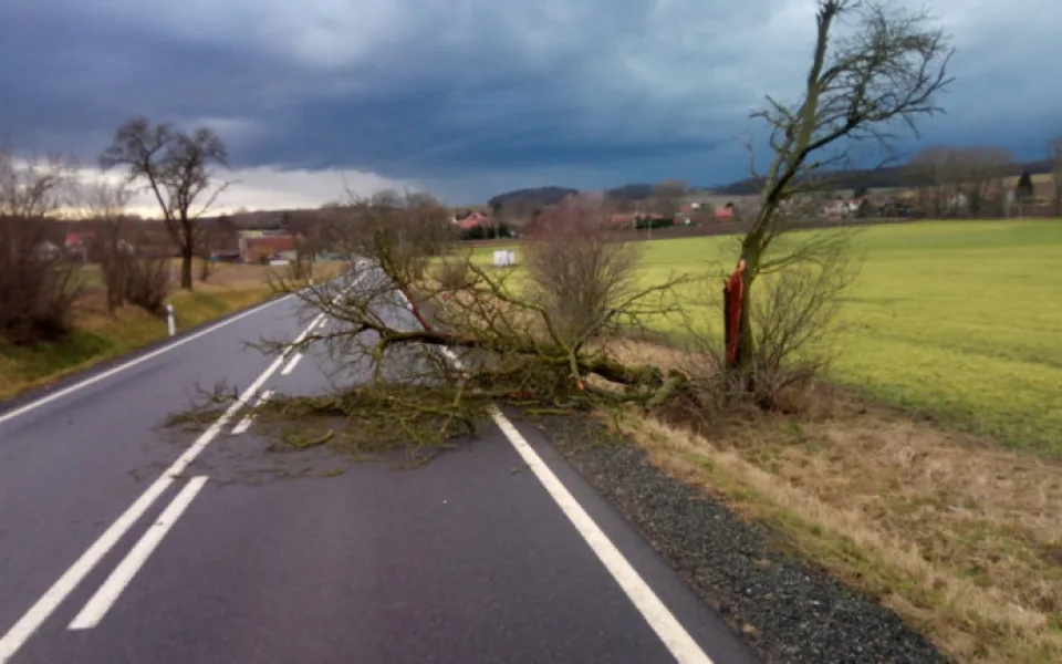 Ve středu bude foukat silný vítr, varovali meteorologové