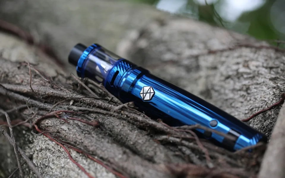 Použité e-cigarety do klasických kontejnerů nepatří. Přes 80 procent kuřáků je ale podle průzkumu nerecykluje