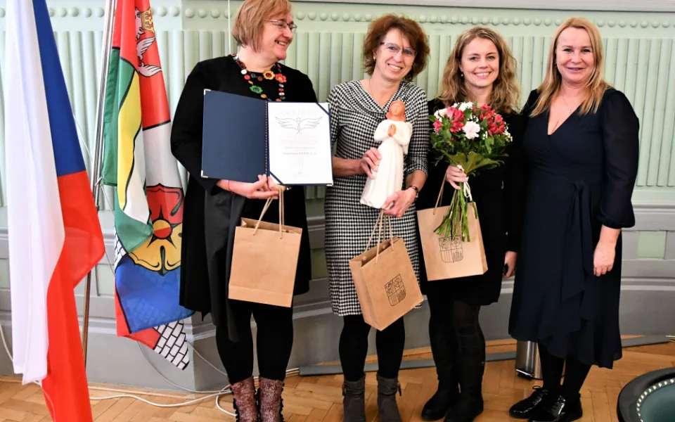 Ředitelka společnosti Otevřená OKNA Drahomíra Blažková, její zástupkyně Marie Málková, sociální pracovnice Otevřených OKEN Martina Holická a náměstkyně hejtmana pro sociální oblast Lucie Kozlová