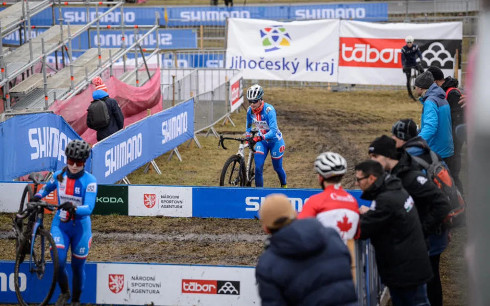 Van Empelová má z Mistrovství světa v cyklokrosu další zlato, juniorka Douděrová byla pátá