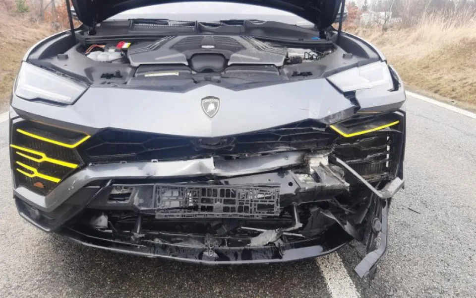 Řidička Lamborghini srazila divoké prase. Škoda je půl milionu