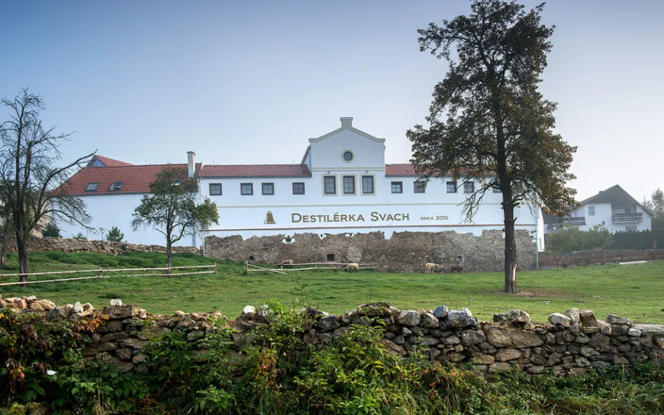 Svachovka bere další triumf. Whisky Old Well ocenil světový odborník