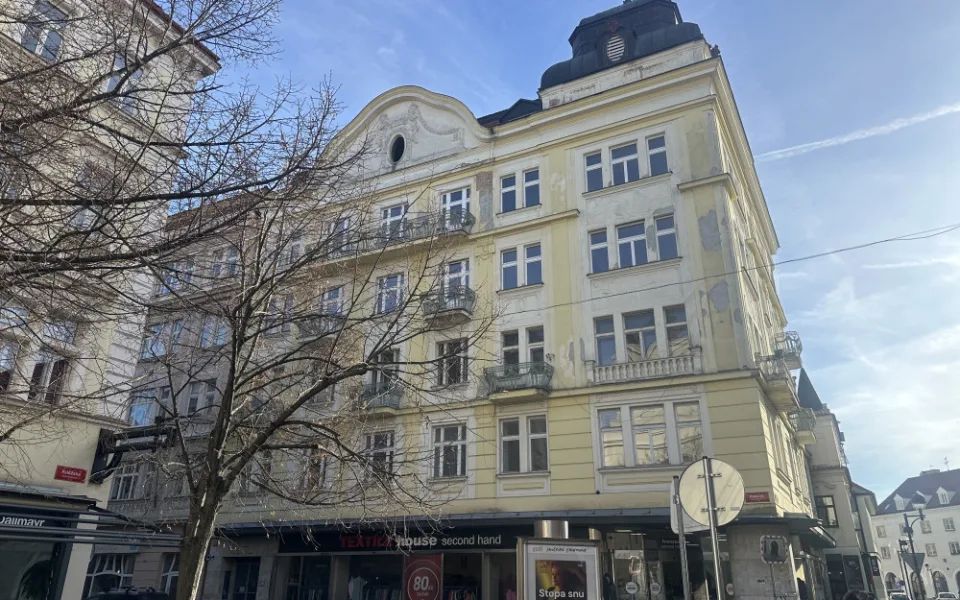 Secesní dům u náměstí projde rozsáhlou rekonstrukcí. Soukromý investor tady vytvoří 23 nových bytů