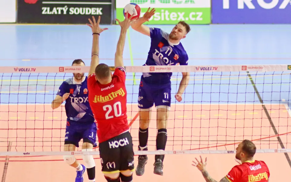 Jihostroj vyhrál v Příbrami a zůstává ve hře o třetí místo