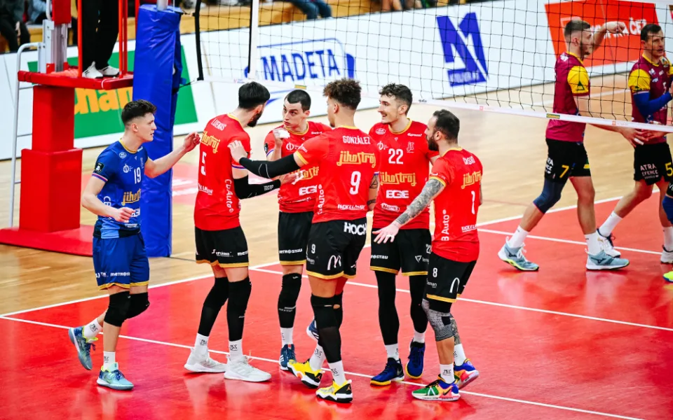 Jihostroj ve slavnostním duelu smetl Duklu 3:0 a play-off začne doma