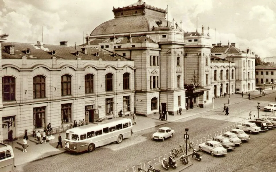 Nádraží před rokem 1971.