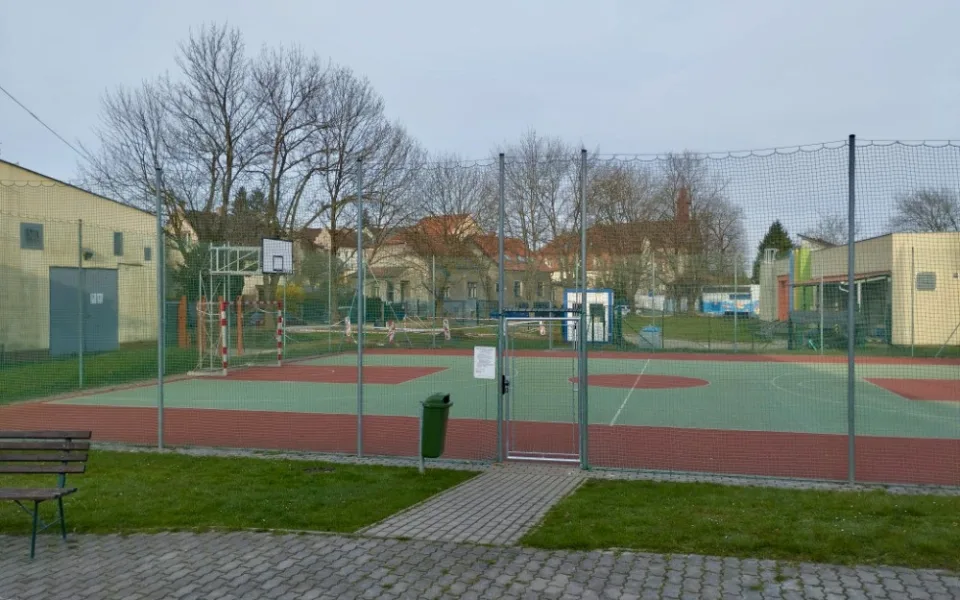 Město veřejnosti zdarma zpřístupní některá hřiště u základních škol