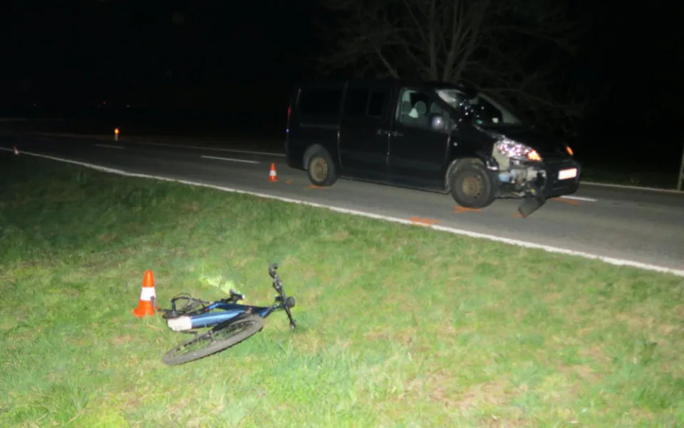 Policie hledá svědky nehody, při které byl těžce zraněn cyklista