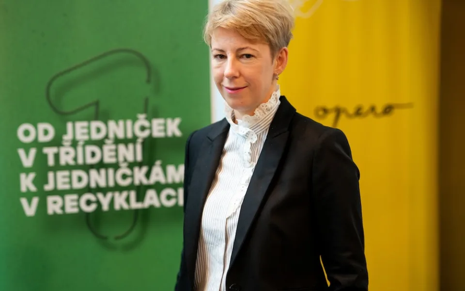 Zálohy jsou jedinou cestou, jak vysbírat 90 procent obalů k recyklaci, říká manažerka Iniciativy pro zálohování