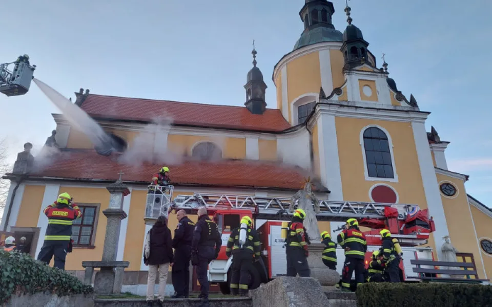 Chlum u Třeboně pořádá veřejnou sbírku na obnovu kostela, který zachvátil požár