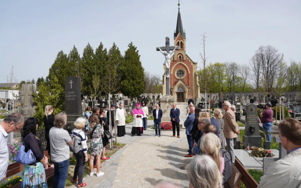 Český Krumlov po dvouletých opravách otevřel hřbitov