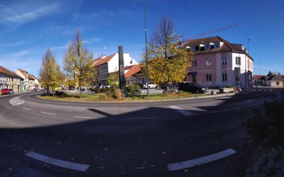 Práce na průtahu Lomnicí nad Lužnicí od pondělí omezí dopravu
