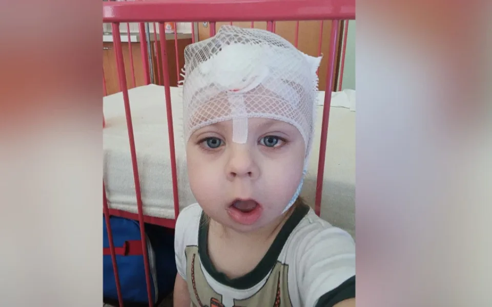 Dominik se narodil se třemi oušky a rozštěpem rtu, lékaři u něj objevili vzácné onemocnění