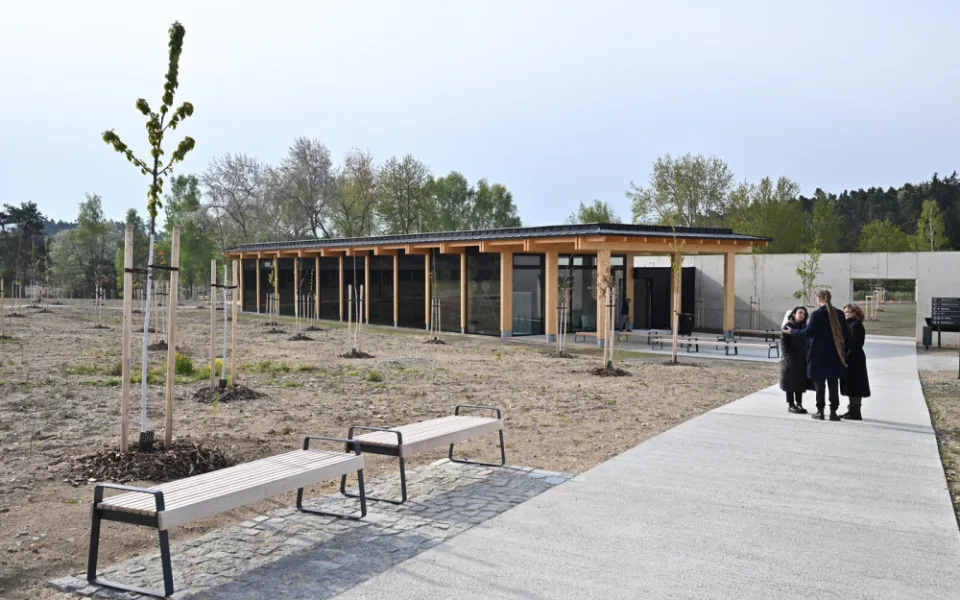 Muzeum romské kultury otevřelo Památník holokaustu Romů a Sintů v Čechách