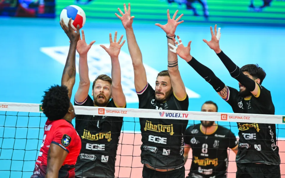 Jihostroj sahal po titulu, ale nezvládl tie-break. Série pokračuje ve čtvrtek doma