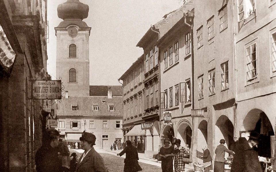 DRBNA HISTORIČKA: Piaristická ulice byla jeden čas plná i hub