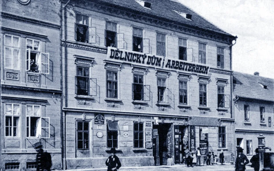 Drbna historička: Májový průvod vyrážel za první republiky od Dělnického domu