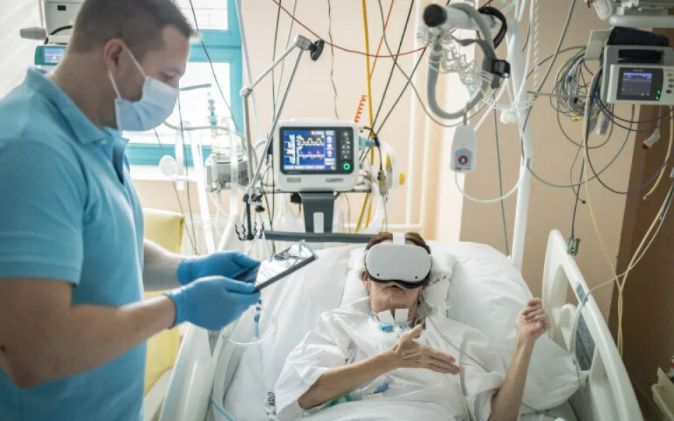 V jindřichohradecké nemocnici pomáhá pacientům zpátky na nohy nový rehabilitační trenažér i virtuální realita