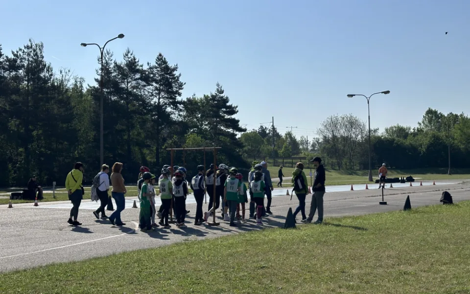 Děti se utkaly v soutěži mladých cyklistů. Prověřilo je dopravní hřiště nebo pravidla provozu