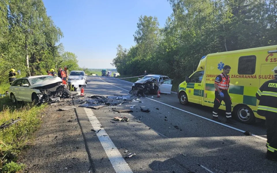 Vážná dopravní nehoda tří aut zablokovala dálnici D3 ve směru na Prahu, začínají se tvořit dlouhé kolony