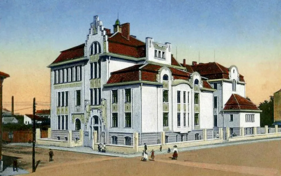 DRBNA HISTORIČKA: Průmyslová škola v Resslově ulici patří mezi významné stavby české secese