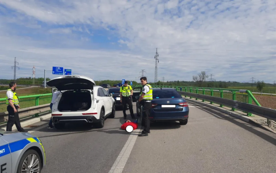 Drama na dálnici D3. Policie zadržela mezinárodně hledaného cizince