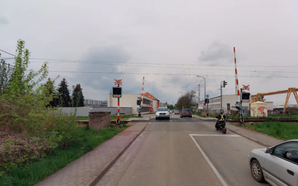 Železniční přejezd v Mladém se otevře o dva týdny dříve