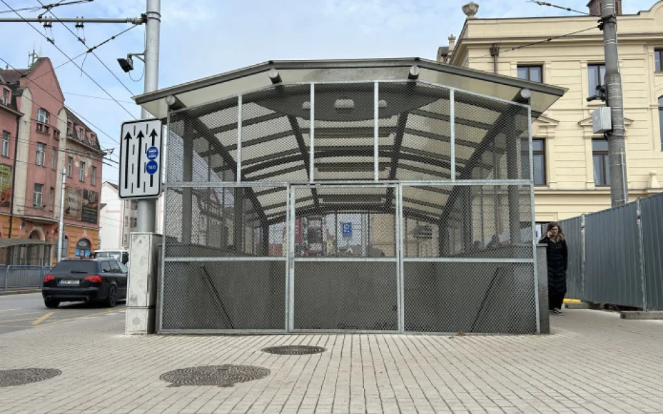 Město postupně zruší vstupy do podchodu u nádraží. Silnici pak nejspíš vyztuží