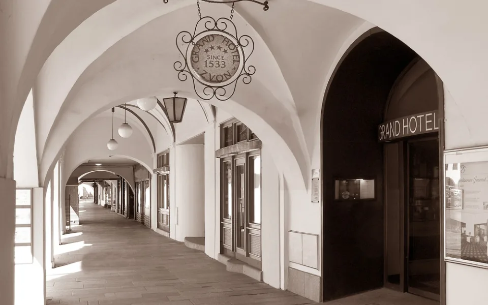 DRBNA HISTORIČKA: Na osudu hotelu Zvon se podepsalo gestapo i nucená emigrace