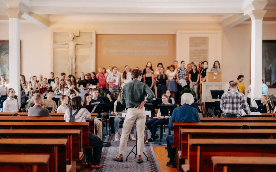 Největší hudební koncert v historii města. Před kostelem na Palackého náměstí zazní Óda na město