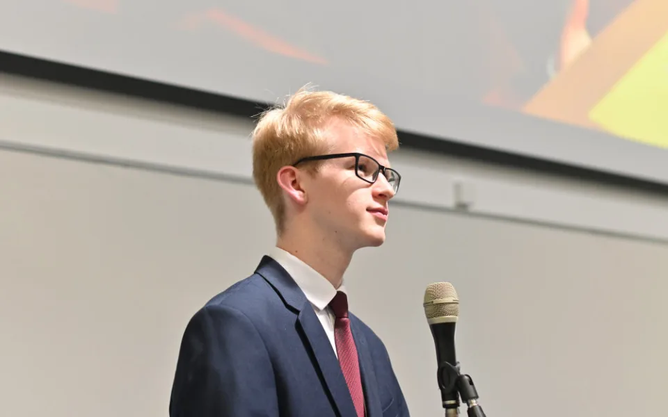 Je v tom nadšení, vděčnost i touha se zapojit, popisuje studentský parlament jeho předseda Adam Vácha
