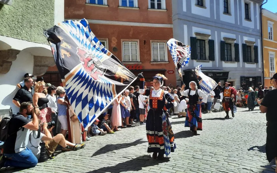 Českým Krumlovem prošel historický průvod, kráčelo v něm téměř 650 kostýmů