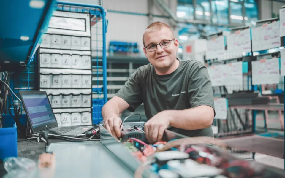 Firma HAUSER nabízí nová pracovní místa a nástupní prémie 50 tisíc korun