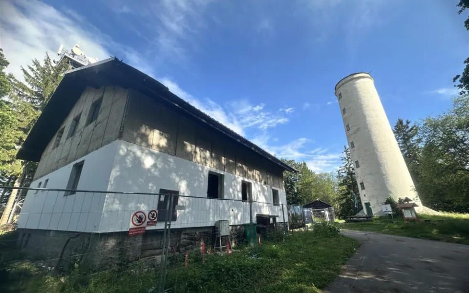 Občerstvení i rozhledna u horské chaty na Libíně budou přes léto otevřené, město našlo nového provozovatele