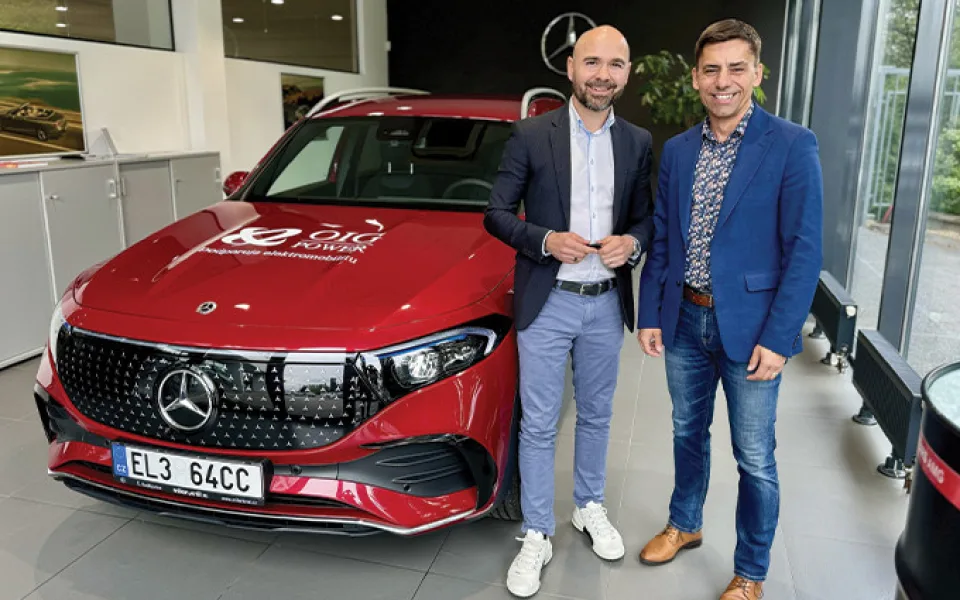 Cílem spolupráce s firmou Milan Král bylo ukázat každodenní život s elektromobilitou. Kdo jiný se toho mohl chopit než odborník na energii Petr Maroš z OIG Power.