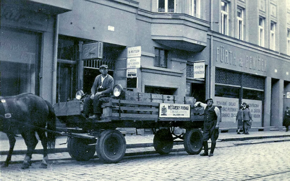 DRBNA HISTORIČKA: Zboží po městě dříve rozváželi koňské a hovězí potahy, nebo vozíky s tažným psem