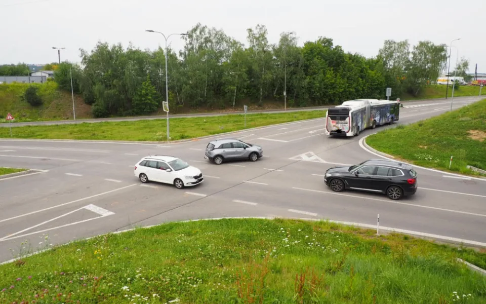 Nebezpečnou křižovatku v Táboře osadí semafory, město počítá se zpomalením dopravy