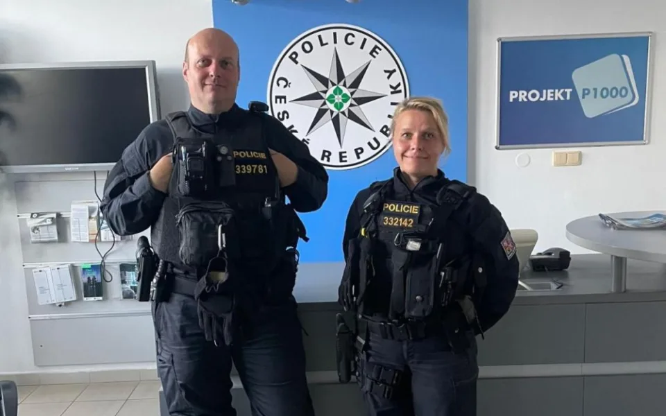 Žena odešla po hádce do lesa a pořezala si zápěstí. Policisté ji včas vypátrali