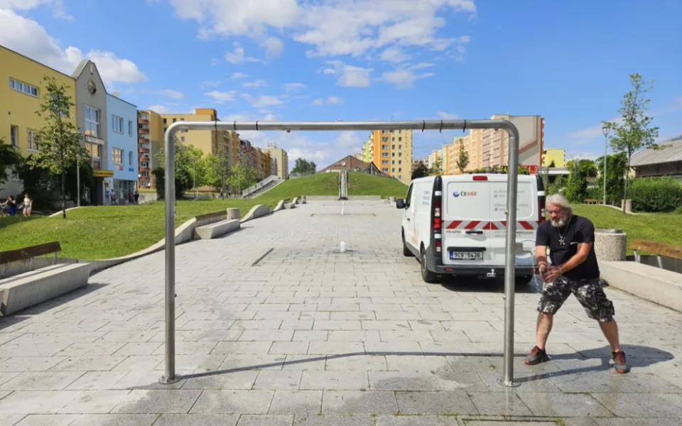 Síť mlžítek se v Českých Budějovicích stále rozrůstá, na Máji ji nyní doplnila první mlhobrána