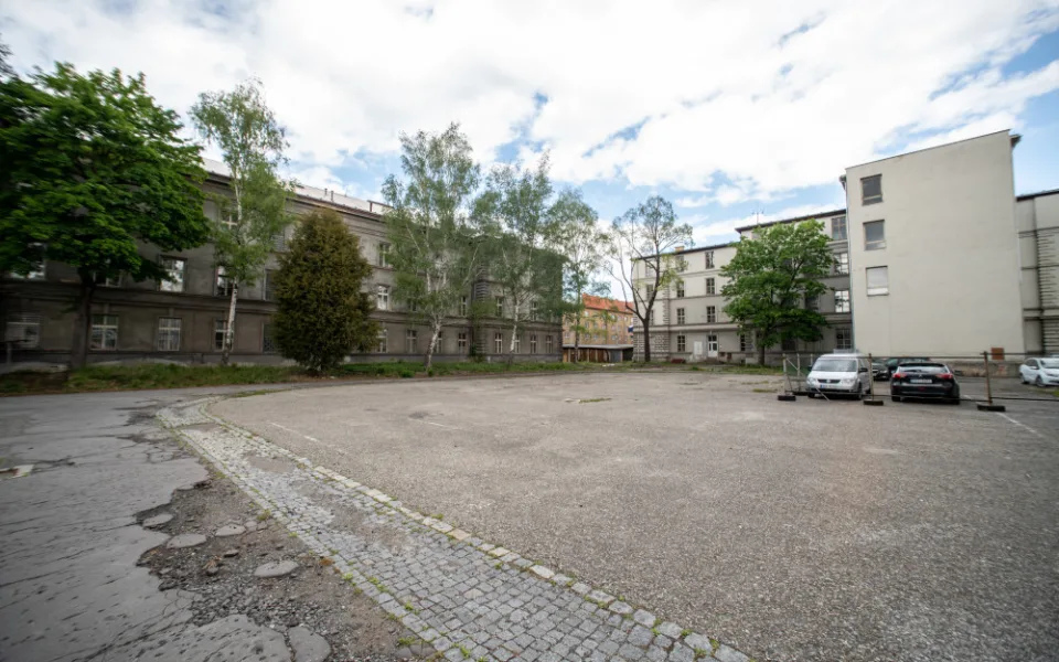 Město řeší, jak využít prázdné lokality v centru. V Žižkova kasárna by mohly vzniknout byty