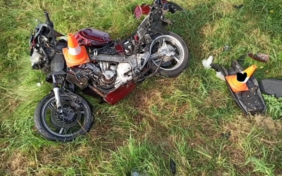 U Kardašovy Řečice se srazila dodávka s motorkou. Její řidič zemřel