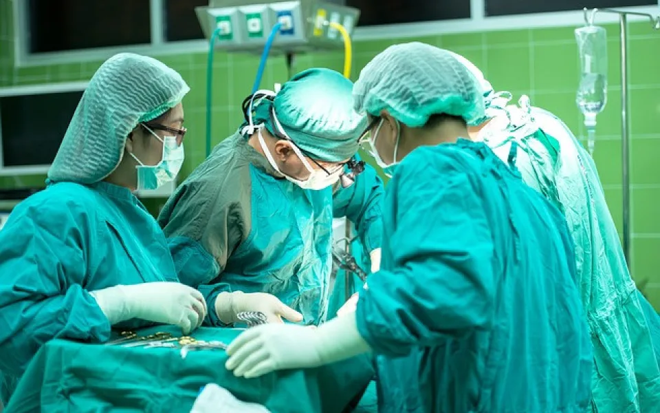 surgery-1822458_640