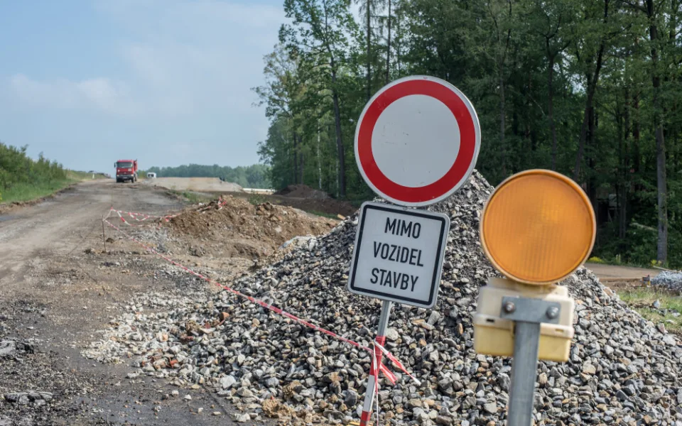 Silnici spojující Český Krumlov s Lipenskou přehradou částečně uzavře rekonstrukce mostu