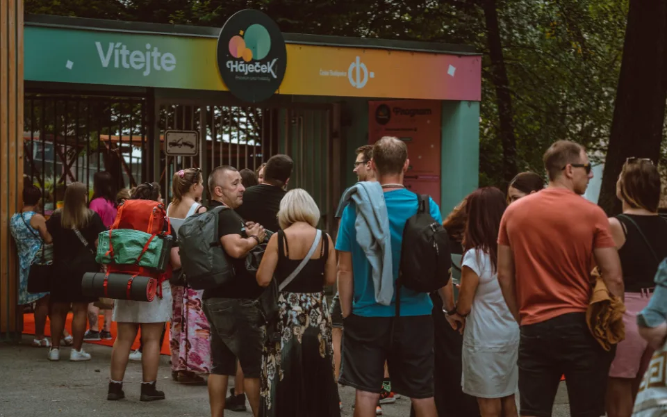 KULTURNÍ TIPY: Zajděte na jógu, Dunu do Háječku nebo na Mint market