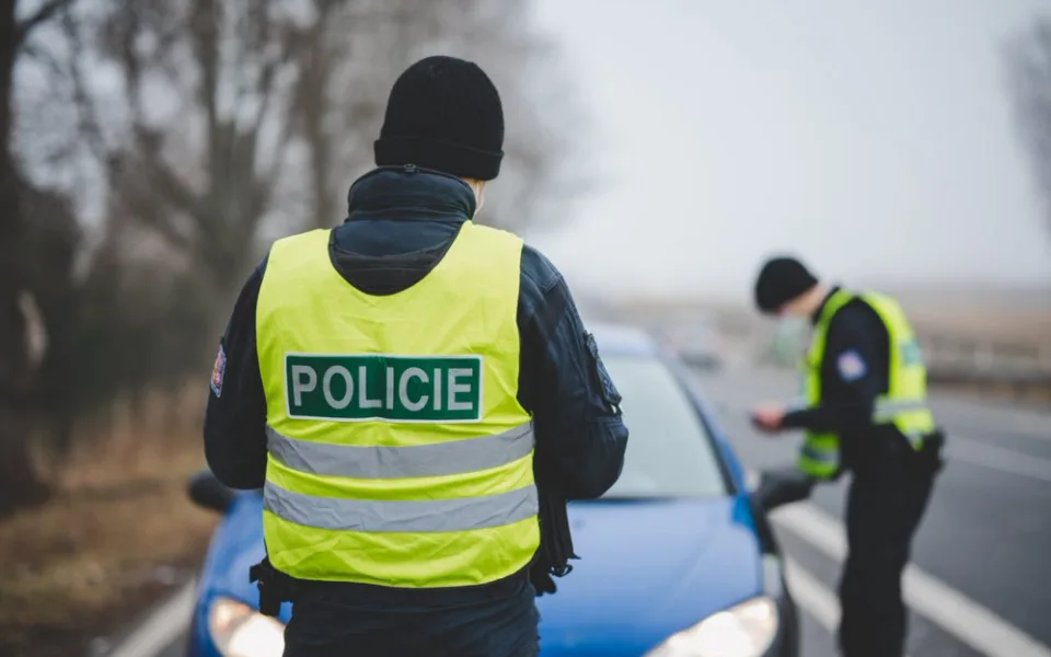 Při hromadné akci zkontrolovali policisté téměř 1900 řidičů a odhalili přes 220 přestupků a trestných činů