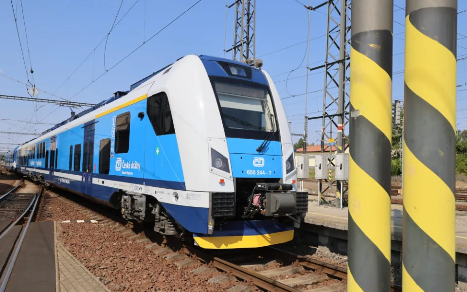 Jihočeský kraj převzal nové motorové RegioFoxy a elektrické RegioPantery