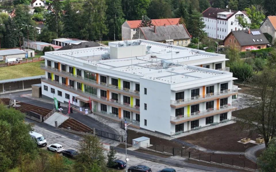 Jindřichův Hradec otevřel nový domov pro seniory, je plně bezbariérový a ubytuje 94 klientů