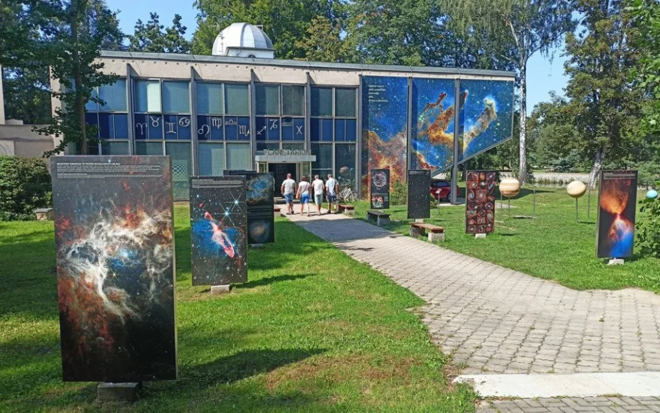 Výstava u hvězdárny láká na daleký vesmír